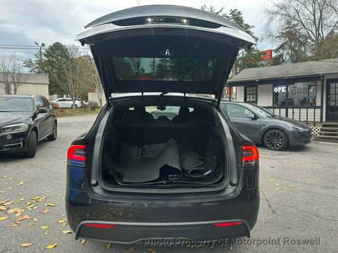 Used 2024 Tesla Model X AWD image 6