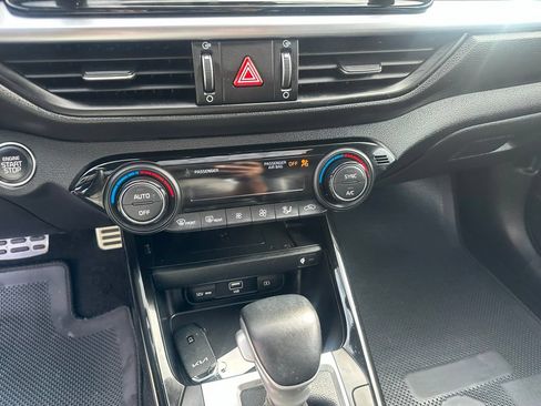 Used 2023 Kia Forte GT-Line w/ GT-Line Premium Package FWD image 17