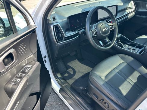 Used 2025 Kia Sorento S w/ Panoramic Sunroof Package image 6