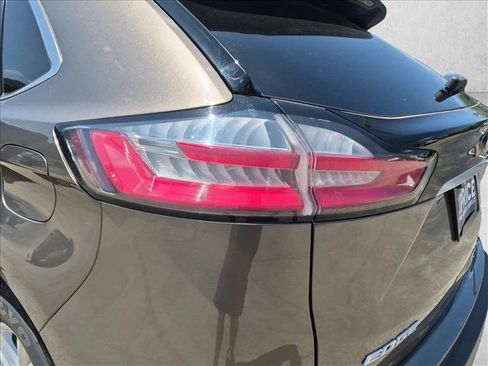 Used 2019 Ford Edge SEL FWD image 12