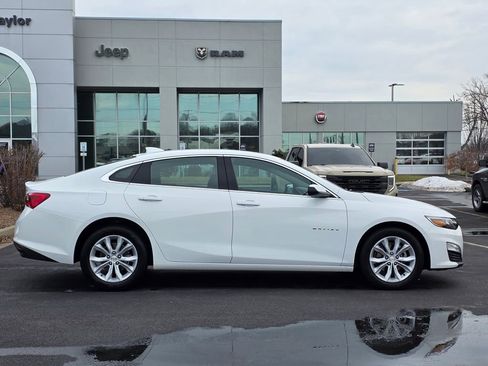 Used 2025 Chevrolet Malibu LT image 4