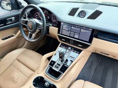 Used 2020 Porsche Cayenne image 42