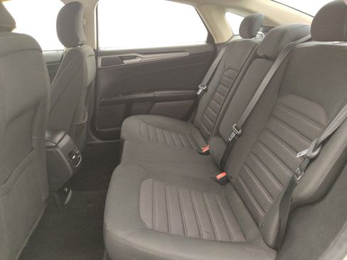 Used 2019 Ford Fusion SE FWD image 18