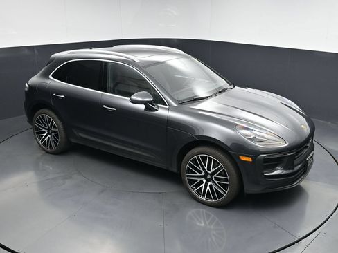 Used 2025 Porsche Macan AWD/4WD image 21
