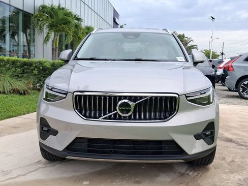 Used 2024 Volvo XC40 B5 Plus AWD/4WD image 2