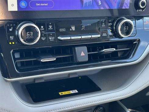 Used 2023 Toyota Highlander Platinum image 37