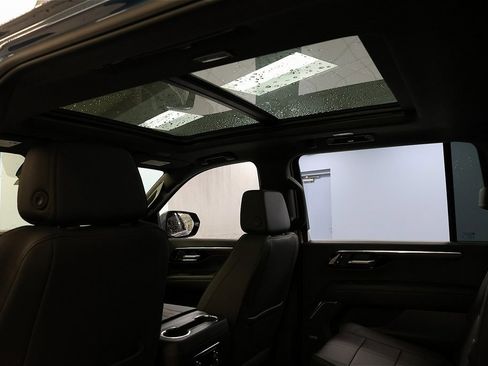 New 2026 Chevrolet Suburban High Country image 11