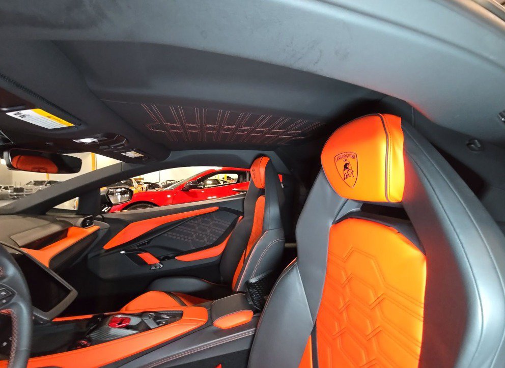 Used 2024 Lamborghini Revuelto AWD/4WD image 8