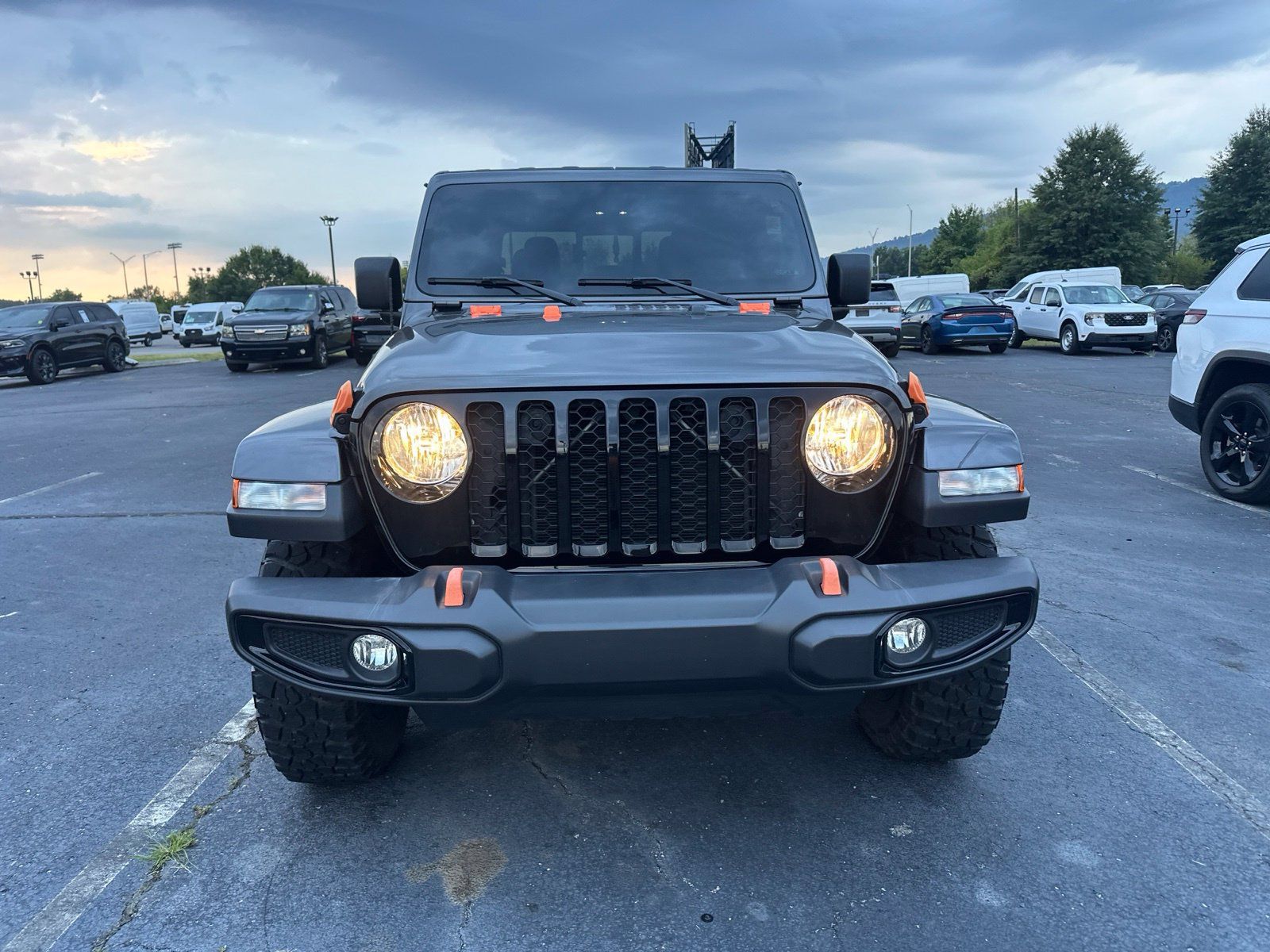 Used 2023 Jeep Gladiator Sport AWD/4WD image 2