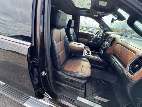 Used 2019 Chevrolet Silverado 1500 High Country w/ Technology Package AWD/4WD image 16