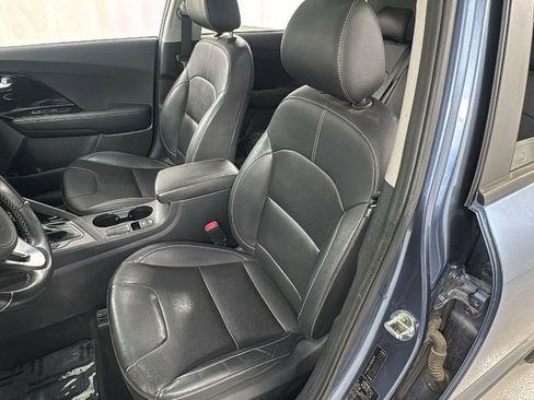 Used 2022 Kia Niro Touring Special Edition image 10