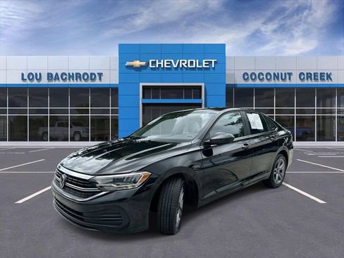 Used 2024 Volkswagen Jetta SE FWD image 4