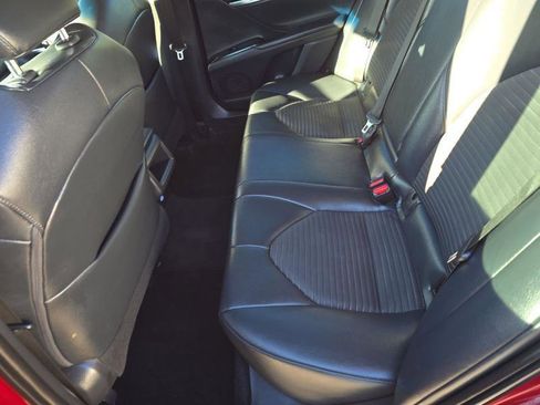 Used 2018 Toyota Camry SE image 11