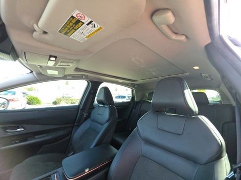 Used 2024 Nissan Ariya FWD image 14