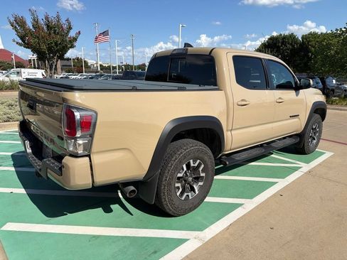 Used 2020 Toyota Tacoma TRD Off-Road w/ TRD Premium Off Road Package AWD/4WD image 15