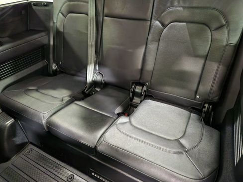 Used 2024 Land Rover Defender 130 S image 52