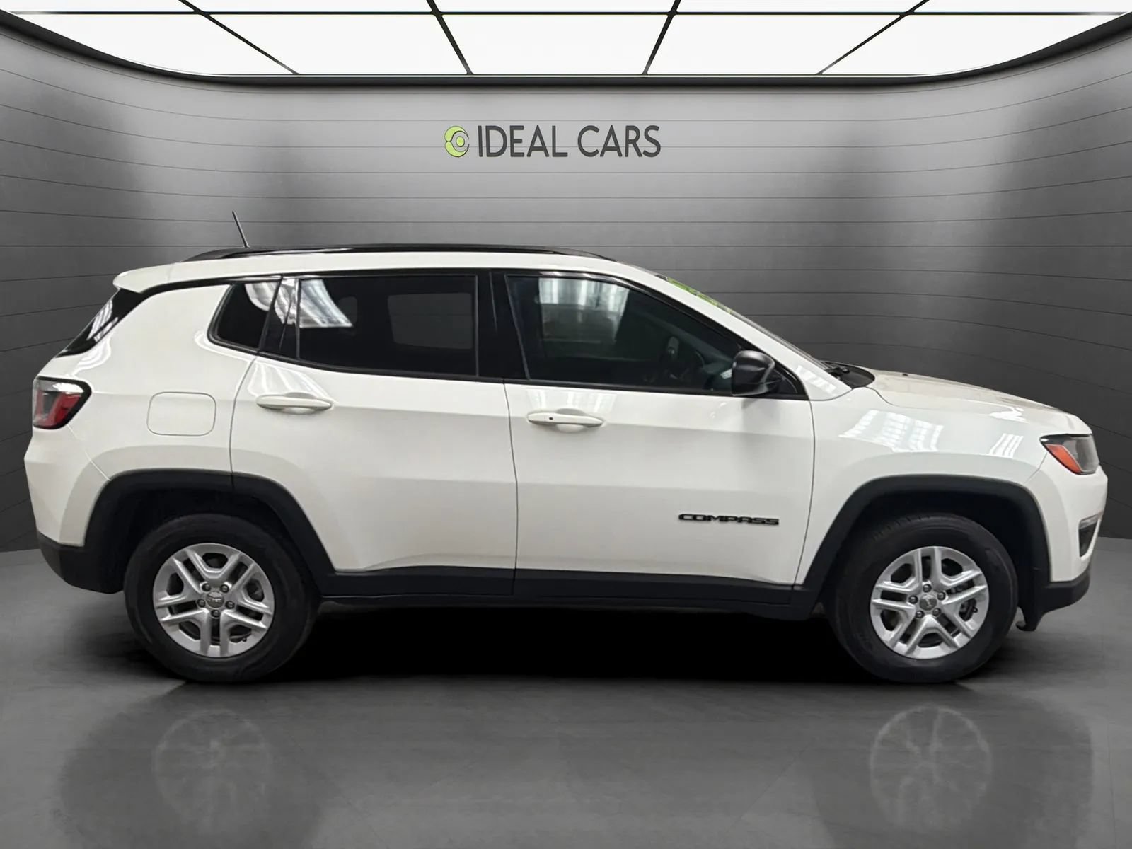 Used 2018 Jeep Compass Sport w/ Tech Group FWD image 4
