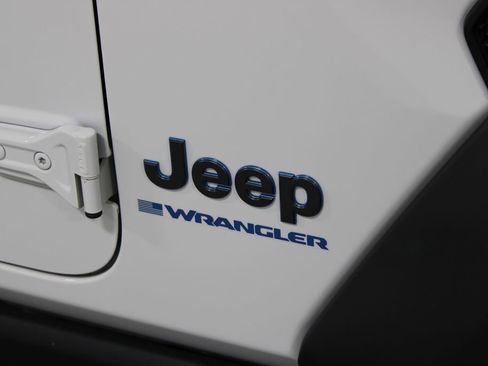 Used 2024 Jeep Wrangler Unlimited Rubicon 4xe AWD/4WD image 13