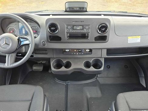 Used 2025 Mercedes-Benz Sprinter 2500 image 16