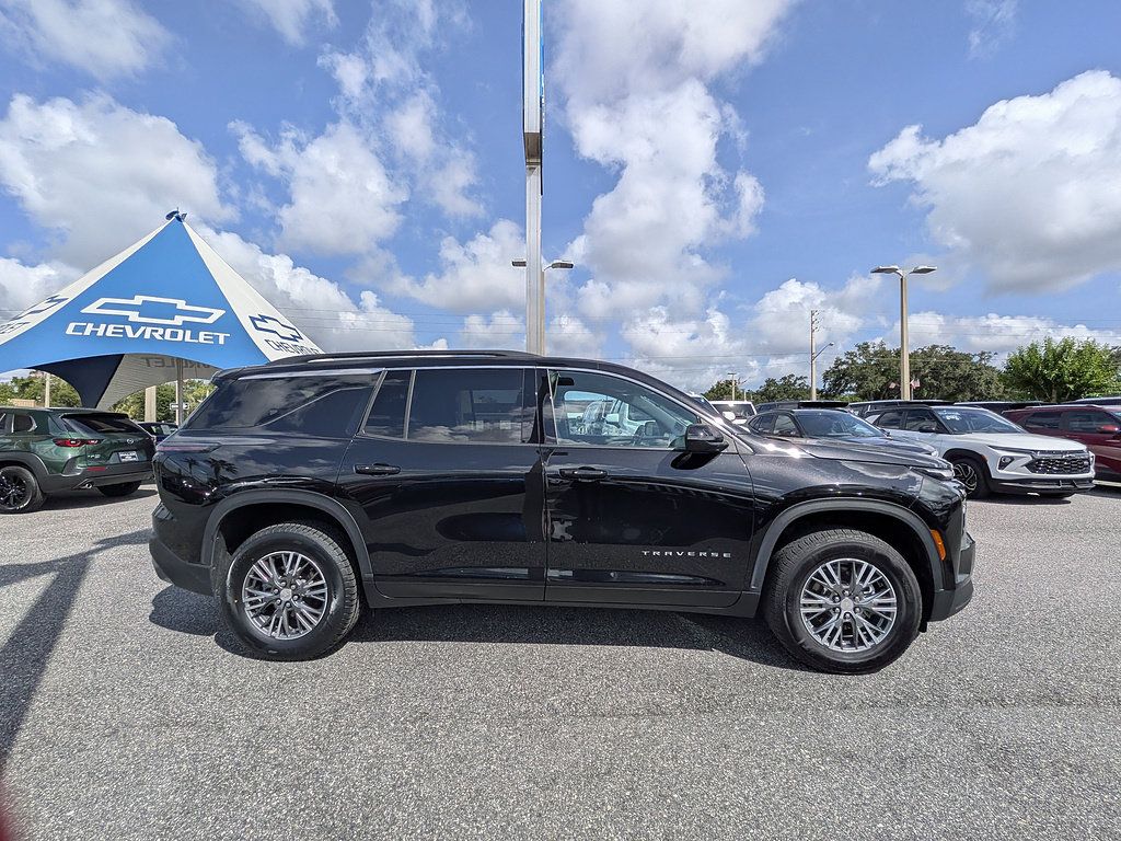 Certified 2025 Chevrolet Traverse LT AWD/4WD image 2