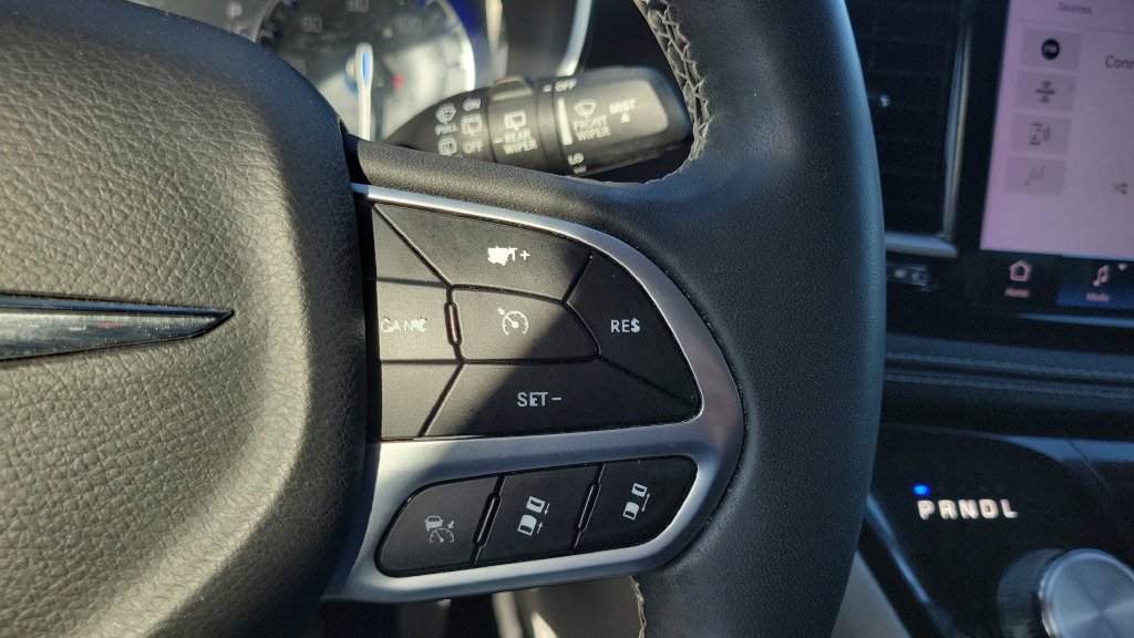 Used 2023 Chrysler Pacifica Touring-L FWD image 20