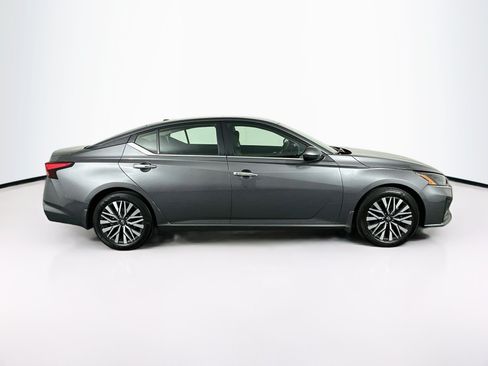 Used 2024 Nissan Altima 2.5 SV w/ SV Premium Package FWD image 10