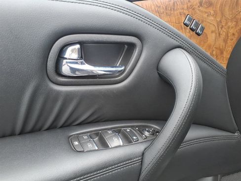 Used 2024 Nissan Armada SL w/ Captain's Chairs Package image 7