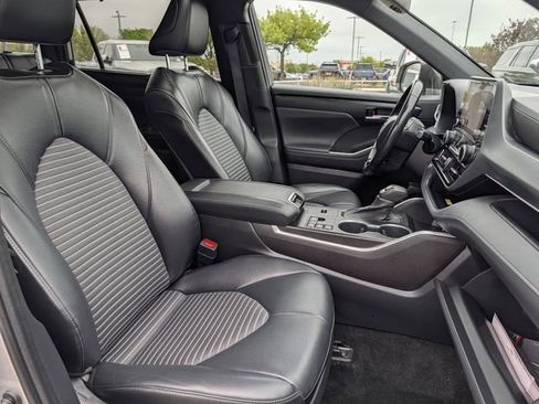 Used 2023 Toyota Highlander XSE image 34