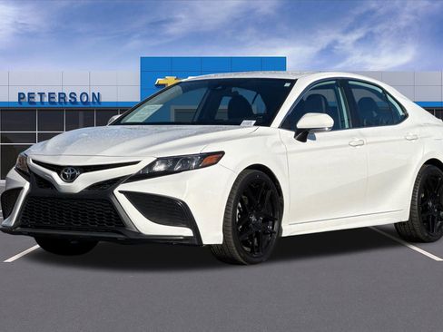 Used 2021 Toyota Camry SE image 9