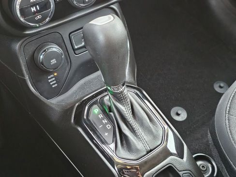 Used 2017 Jeep Renegade Altitude w/ Safety & Security Group image 29