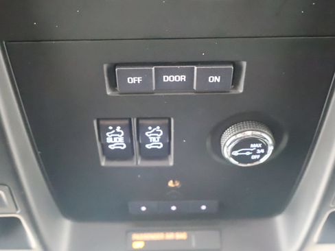 Used 2016 Cadillac Escalade Platinum AWD/4WD image 38