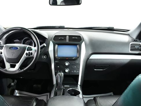 Used 2014 Ford Explorer XLT w/ Equipment Group 202A image 7