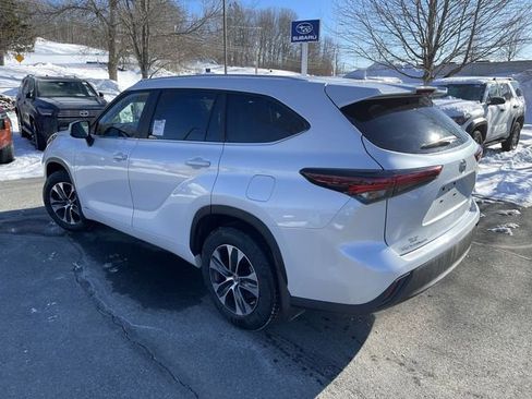 New 2026 Toyota Highlander XLE image 3