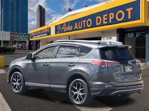 Used 2018 Toyota RAV4 SE AWD/4WD image 3