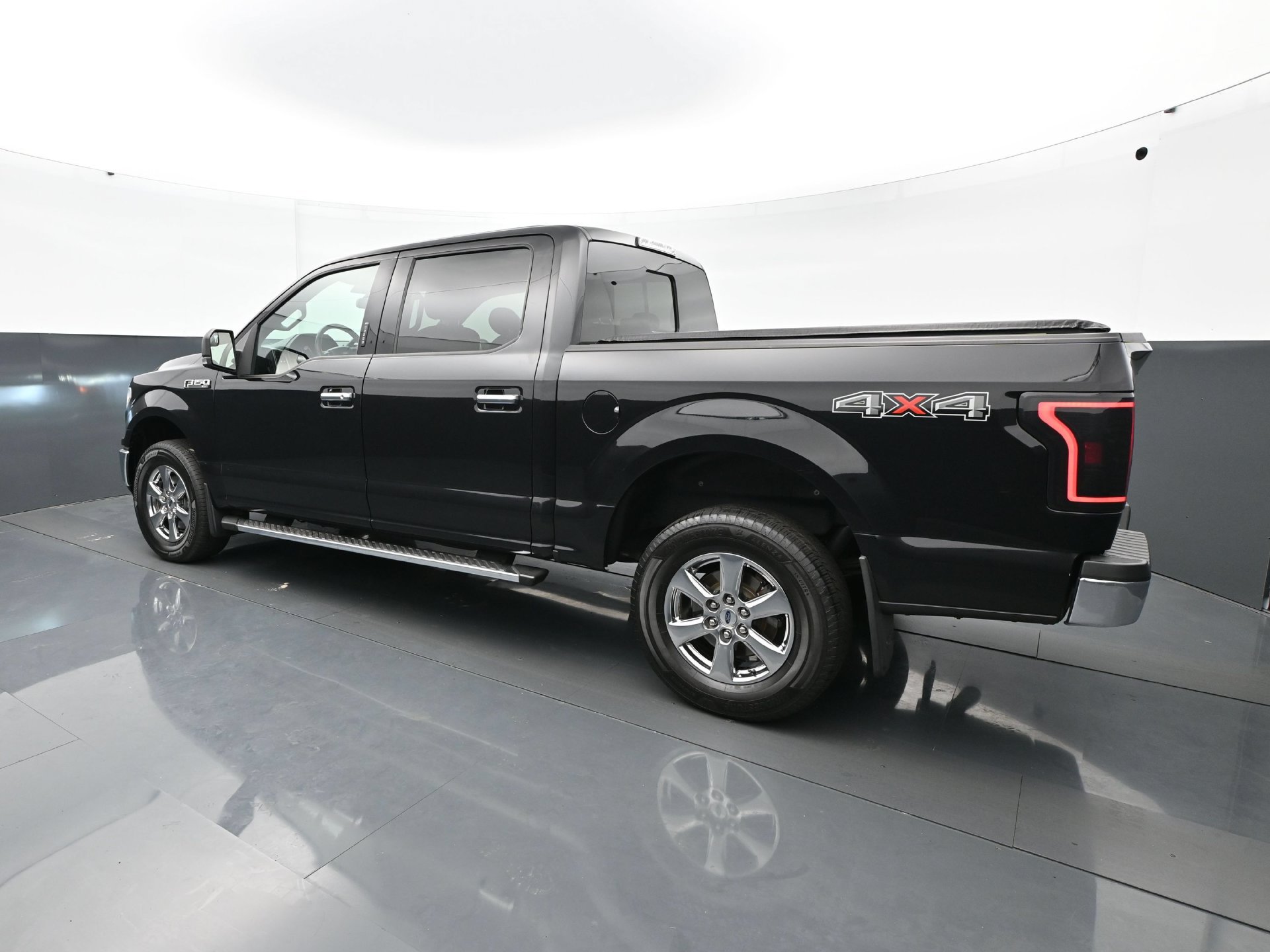 Used 2019 Ford F150 XLT w/ Equipment Group 302A Luxury AWD/4WD image 4