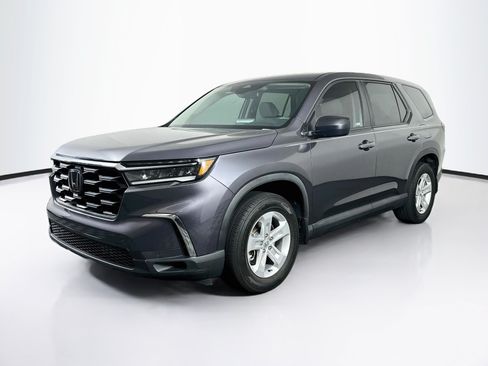 Used 2023 Honda Pilot LX image 3