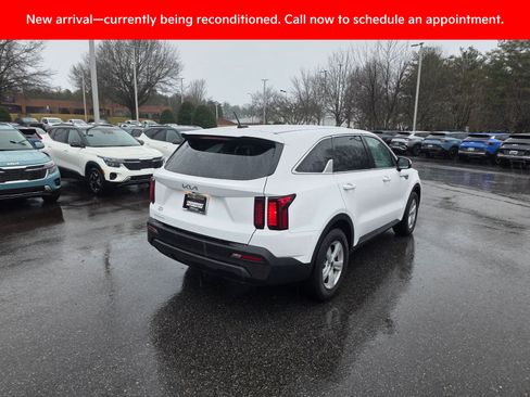 Used 2023 Kia Sorento LX image 5