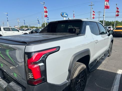 Used 2026 Chevrolet Silverado EV LT AWD/4WD image 5