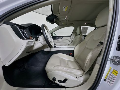 Used 2020 Volvo S60 T6 Momentum image 13