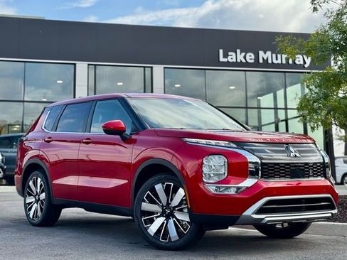 New 2025 Mitsubishi Outlander SE image 1