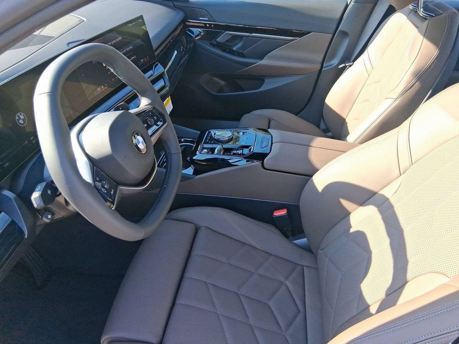Used 2026 BMW 530i w/ Premium Package RWD image 26