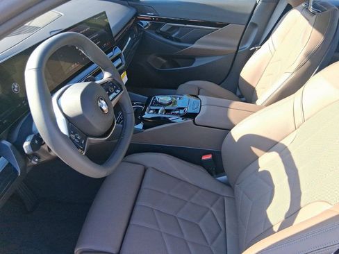 Used 2026 BMW 530i w/ Premium Package RWD image 26