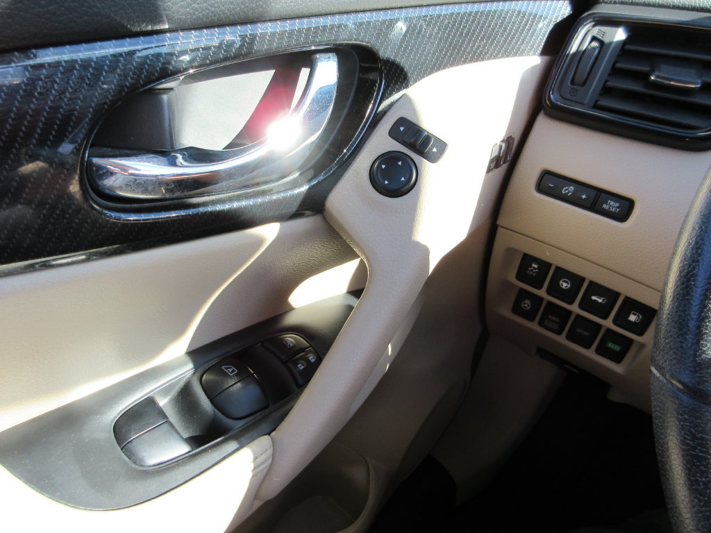 Used 2020 Nissan Rogue SL w/ Premium Package AWD/4WD image 26