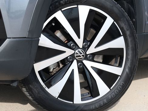 Used 2024 Volkswagen Taos SE image 13