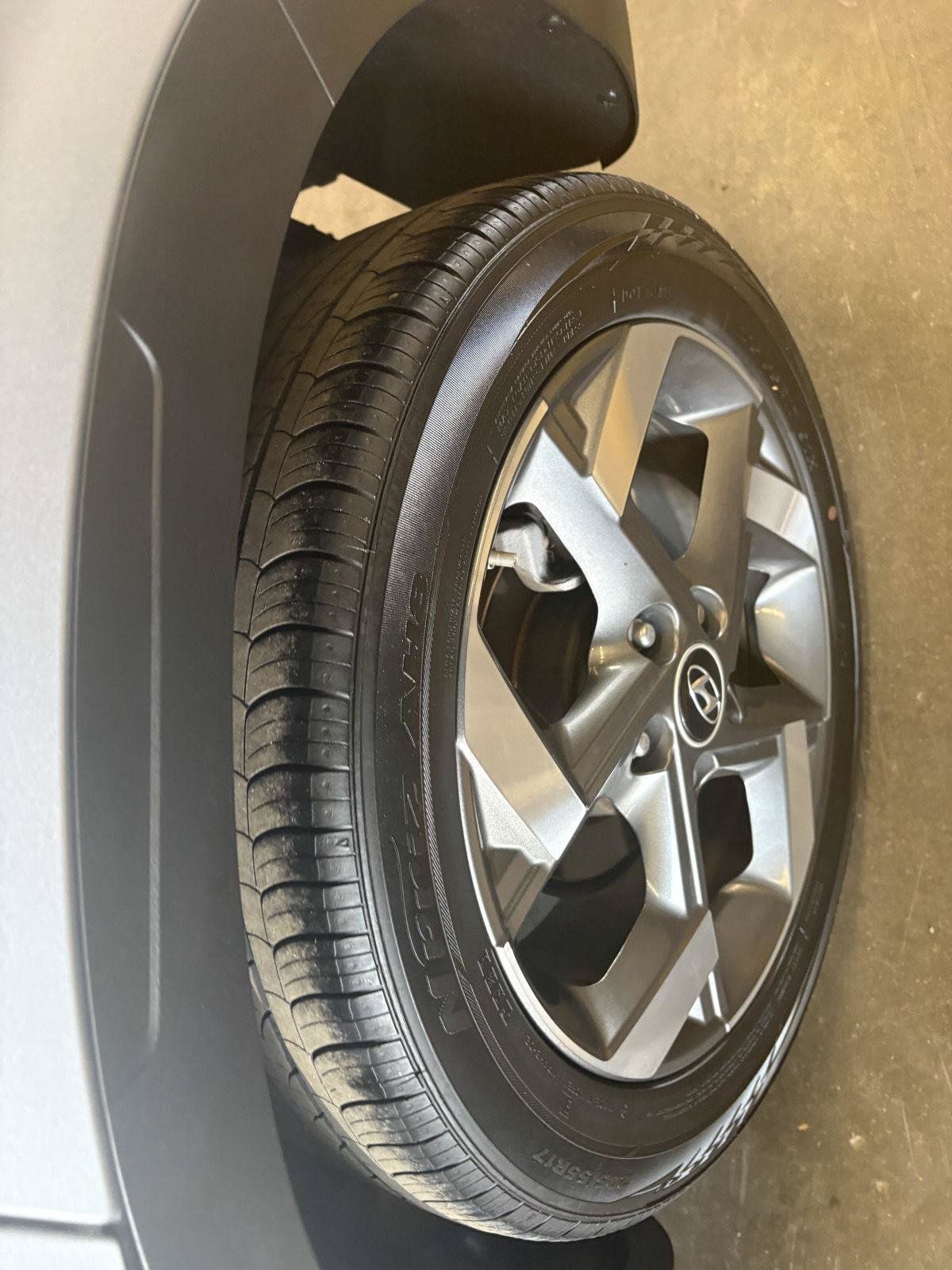 Used 2025 Hyundai Venue SEL FWD image 11