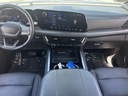 Certified 2025 Chevrolet Suburban Z71 AWD/4WD image 16