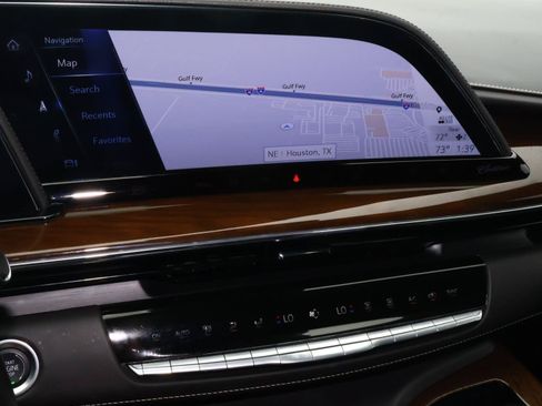 Certified 2024 Cadillac Escalade ESV Premium Luxury Platinum AWD/4WD image 32