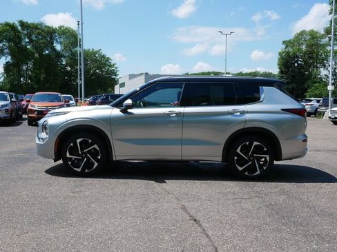 Used 2024 Mitsubishi Outlander SEL AWD/4WD image 3
