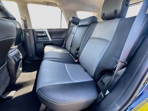 Used 2020 Toyota 4Runner SR5 Premium w/ Moonroof Package RWD image 30