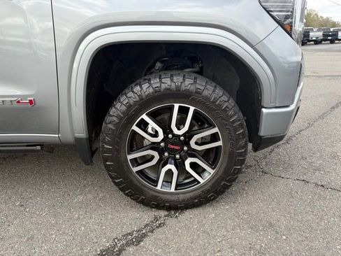 Used 2023 GMC Sierra 1500 AT4 w/ AT4 Premium Package AWD/4WD image 8